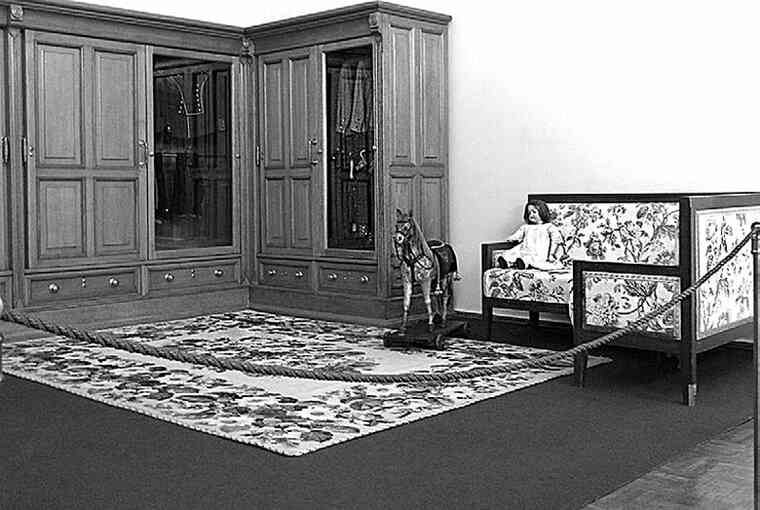 Иллюстрация к книге — Фавориты императорского двора. От Василия Голицына до Матильды Кшесинской [i_212.jpg]