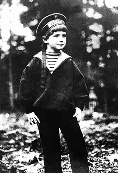 Иллюстрация к книге — Фавориты императорского двора. От Василия Голицына до Матильды Кшесинской [i_215.jpg]