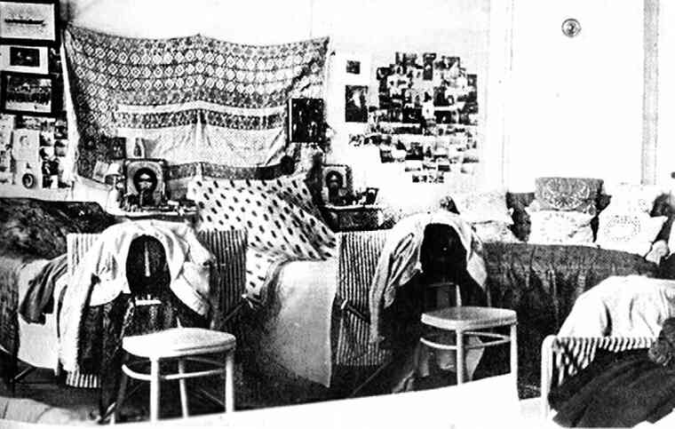 Иллюстрация к книге — Фавориты императорского двора. От Василия Голицына до Матильды Кшесинской [i_223.jpg]