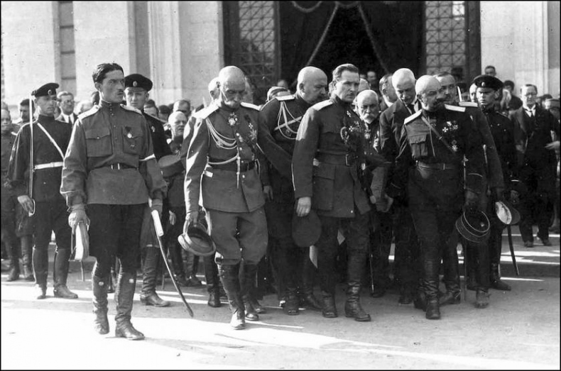 Иллюстрация к книге — Мой дневник. 1919. Пути верных [i_033.jpg]