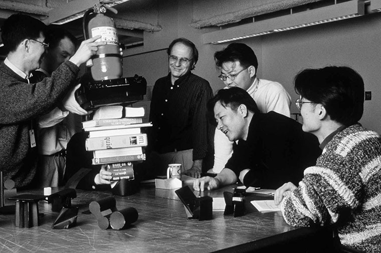 Иллюстрация к книге — Взлет Samsung. История самой выдающейся и скандальной технокомпании в мире [i_012.jpg]