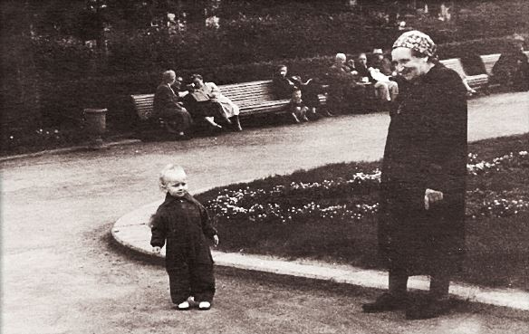 Иллюстрация к книге — Дневник длиною в жизнь. История одной судьбы, в которой две войны и много мира. 1916–1991 [i_010.jpg]