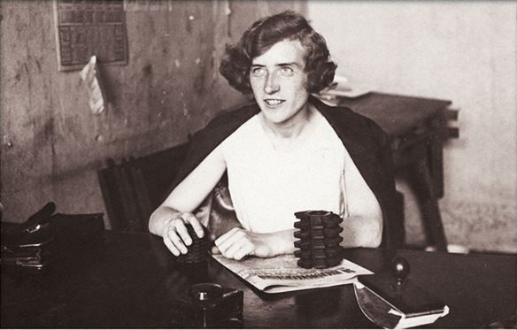 Иллюстрация к книге — Дневник длиною в жизнь. История одной судьбы, в которой две войны и много мира. 1916–1991 [i_016.jpg]