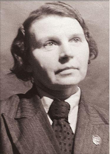 Иллюстрация к книге — Дневник длиною в жизнь. История одной судьбы, в которой две войны и много мира. 1916–1991 [i_023.jpg]