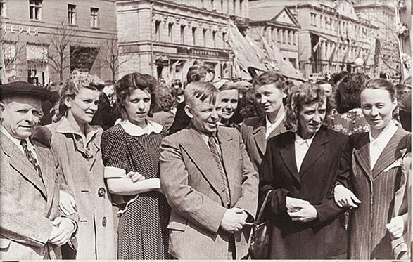 Иллюстрация к книге — Дневник длиною в жизнь. История одной судьбы, в которой две войны и много мира. 1916–1991 [i_024.jpg]