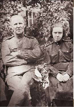 Иллюстрация к книге — Дневник длиною в жизнь. История одной судьбы, в которой две войны и много мира. 1916–1991 [i_049.jpg]