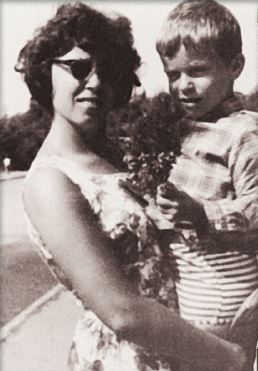 Иллюстрация к книге — Дневник длиною в жизнь. История одной судьбы, в которой две войны и много мира. 1916–1991 [i_055.jpg]