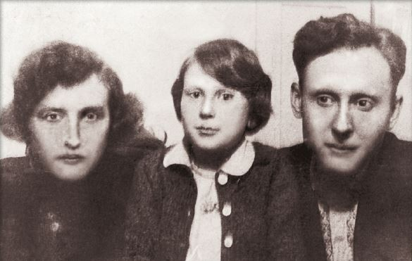 Иллюстрация к книге — Дневник длиною в жизнь. История одной судьбы, в которой две войны и много мира. 1916–1991 [i_068.jpg]