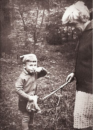 Иллюстрация к книге — Дневник длиною в жизнь. История одной судьбы, в которой две войны и много мира. 1916–1991 [i_074.jpg]