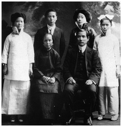 Иллюстрация к книге — Старшая сестра, Младшая сестра, Красная сестра. Три женщины в сердце Китая ХХ века [i_007.jpg]