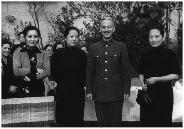 Иллюстрация к книге — Старшая сестра, Младшая сестра, Красная сестра. Три женщины в сердце Китая ХХ века [i_029.jpg]