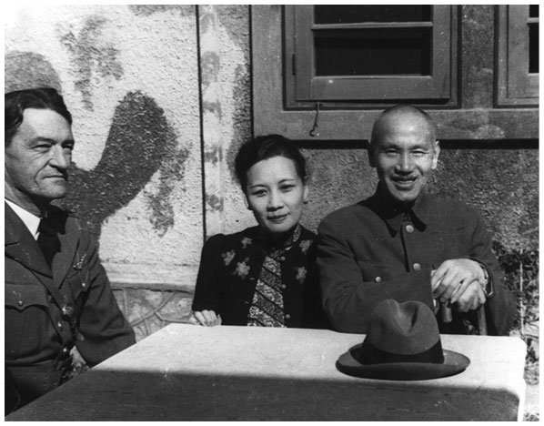 Иллюстрация к книге — Старшая сестра, Младшая сестра, Красная сестра. Три женщины в сердце Китая ХХ века [i_031.jpg]