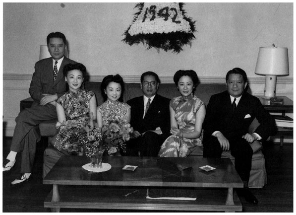 Иллюстрация к книге — Старшая сестра, Младшая сестра, Красная сестра. Три женщины в сердце Китая ХХ века [i_038.jpg]