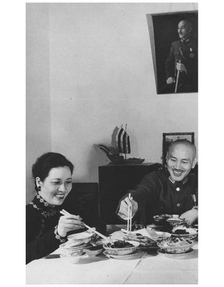 Иллюстрация к книге — Старшая сестра, Младшая сестра, Красная сестра. Три женщины в сердце Китая ХХ века [i_039.jpg]