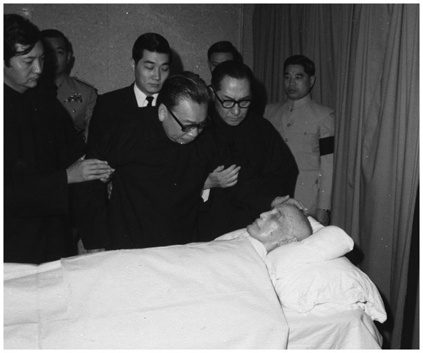 Иллюстрация к книге — Старшая сестра, Младшая сестра, Красная сестра. Три женщины в сердце Китая ХХ века [i_051.jpg]