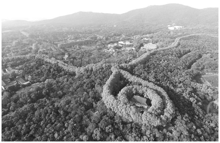 Иллюстрация к книге — Старшая сестра, Младшая сестра, Красная сестра. Три женщины в сердце Китая ХХ века [i_059.jpg]