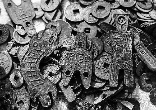 Иллюстрация к книге — История денег. От раковин каури до евро [i_009.jpg]