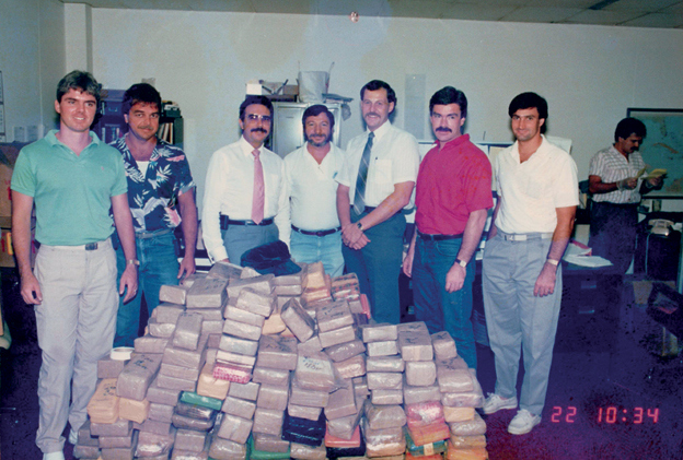 Иллюстрация к книге — Охотники на людей: как мы поймали Пабло Эскобара [i_003.jpg]