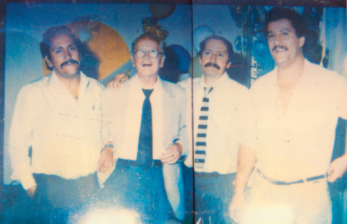 Иллюстрация к книге — Охотники на людей: как мы поймали Пабло Эскобара [i_018.jpg]