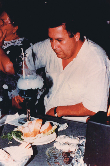 Иллюстрация к книге — Охотники на людей: как мы поймали Пабло Эскобара [i_020.jpg]