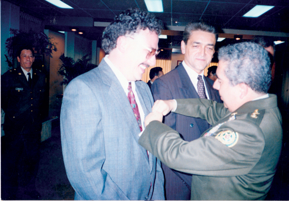 Иллюстрация к книге — Охотники на людей: как мы поймали Пабло Эскобара [i_028.jpg]