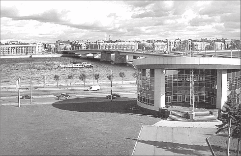 Иллюстрация к книге — Путеводитель по Петербургу. Увлекательные экскурсии по Северной столице. 34 маршрута [i_078.jpg]