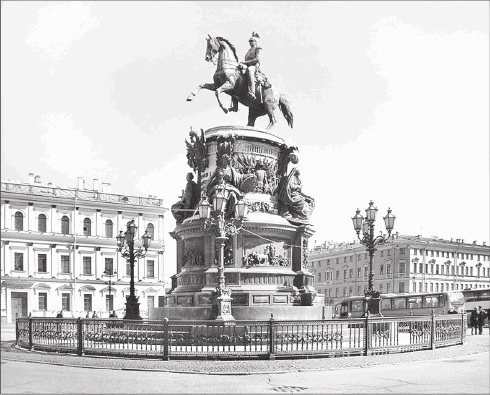 Иллюстрация к книге — Путеводитель по Петербургу. Увлекательные экскурсии по Северной столице. 34 маршрута [i_199.jpg]