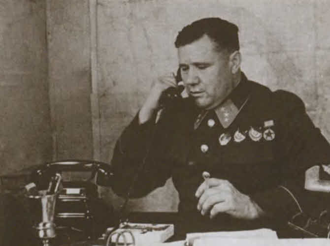 Иллюстрация к книге — Герои Сталинградской битвы [i_009.jpg]