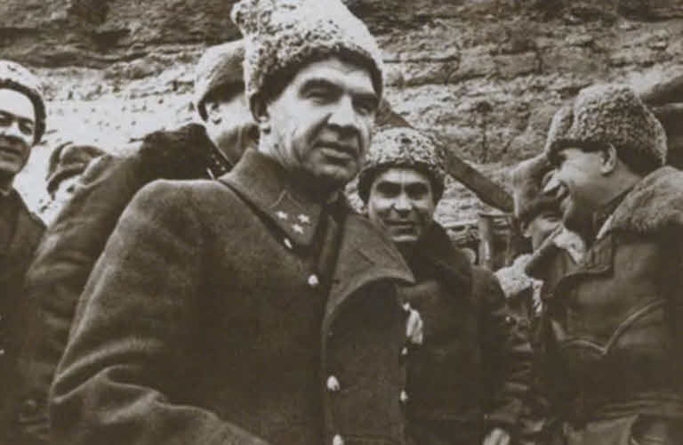 Иллюстрация к книге — Герои Сталинградской битвы [i_019.jpg]