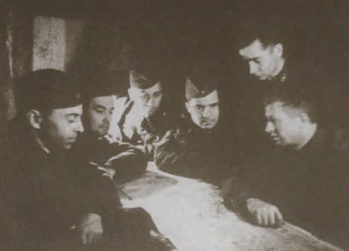 Иллюстрация к книге — Герои Сталинградской битвы [i_042.jpg]