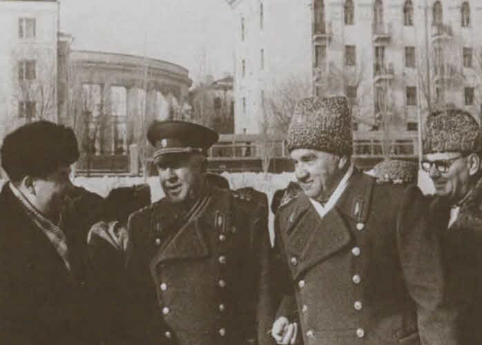 Иллюстрация к книге — Герои Сталинградской битвы [i_044.jpg]