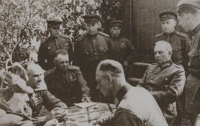 Иллюстрация к книге — Герои Сталинградской битвы [i_050.jpg]