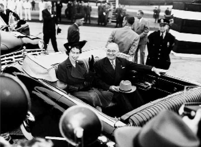 Иллюстрация к книге — Елизавета II – королева Великобритании [i_016.jpg]