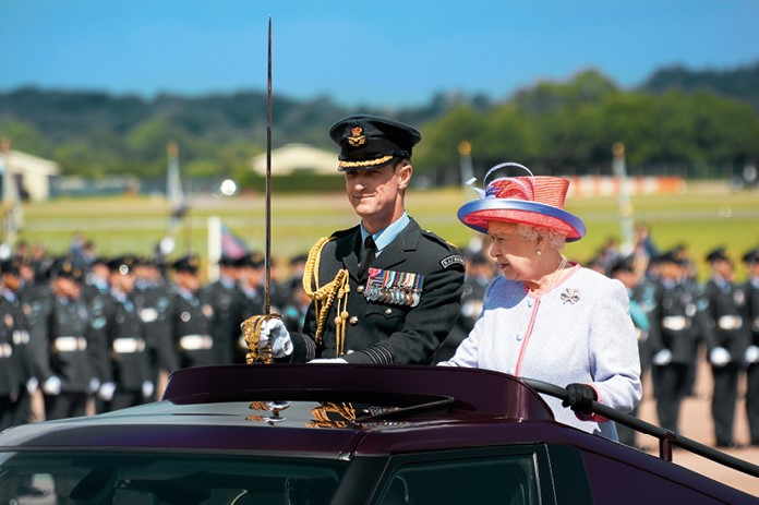 Иллюстрация к книге — Елизавета II – королева Великобритании [i_032.jpg]