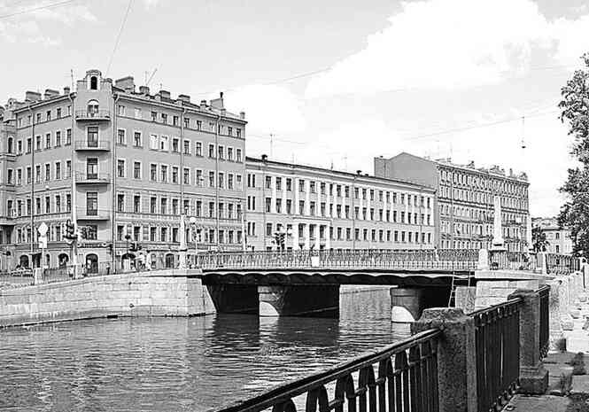 Иллюстрация к книге — Мосты Петербурга. В прошлом, настоящем и будущем [i_028.jpg]