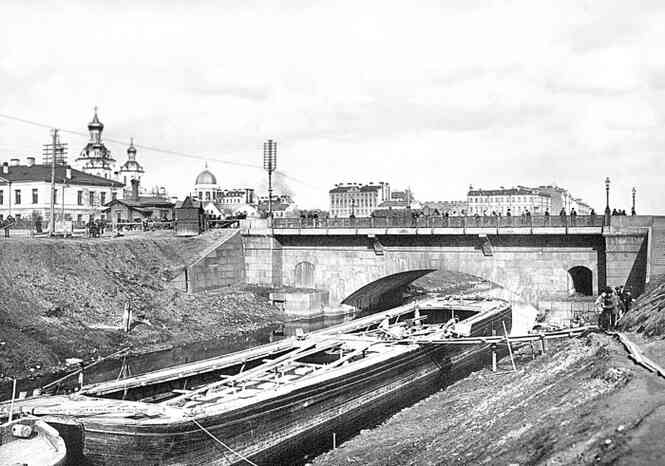 Иллюстрация к книге — Мосты Петербурга. В прошлом, настоящем и будущем [i_056.jpg]