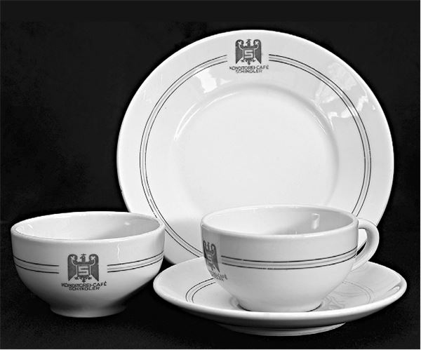 Иллюстрация к книге — Утраченное кафе «У Шиндлеров». История Холокоста и судьба одной австро-венгерской семьи [i_038.jpg]