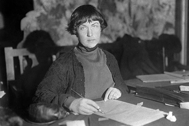 Иллюстрация к книге — Павел Дыбенко. Пуля в затылок в конце коридора [i_003.jpg]