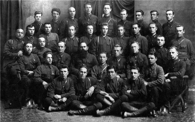 Иллюстрация к книге — Павел Дыбенко. Пуля в затылок в конце коридора [i_017.jpg]