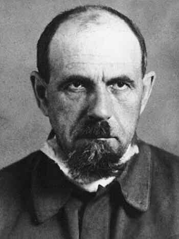 Иллюстрация к книге — Павел Дыбенко. Пуля в затылок в конце коридора [i_026.jpg]