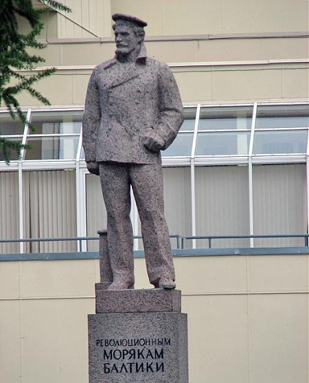 Иллюстрация к книге — Павел Дыбенко. Пуля в затылок в конце коридора [i_030.jpg]