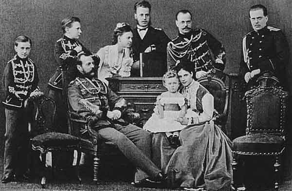 Иллюстрация к книге — Три самодержца. Дневники генеральши Богданович [_08.jpg]