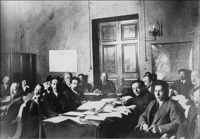 Иллюстрация к книге — История противостояния: ЦК или Совнарком [img2fb9cba17ac14a7aa18e49e0cc81d336.jpg]