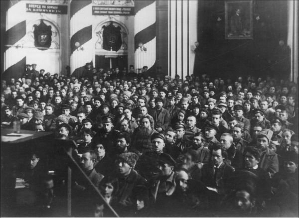 Иллюстрация к книге — За фасадом сталинской конституции. Советский парламент от Калинина до Громыко [i_003.jpg]