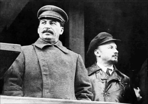 Иллюстрация к книге — За фасадом сталинской конституции. Советский парламент от Калинина до Громыко [i_006.jpg]