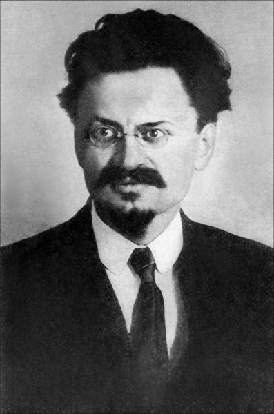 Иллюстрация к книге — За фасадом сталинской конституции. Советский парламент от Калинина до Громыко [i_009.jpg]