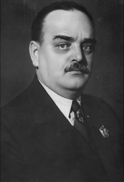 Иллюстрация к книге — За фасадом сталинской конституции. Советский парламент от Калинина до Громыко [i_017.jpg]