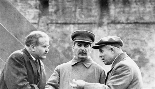 Иллюстрация к книге — За фасадом сталинской конституции. Советский парламент от Калинина до Громыко [i_023.jpg]