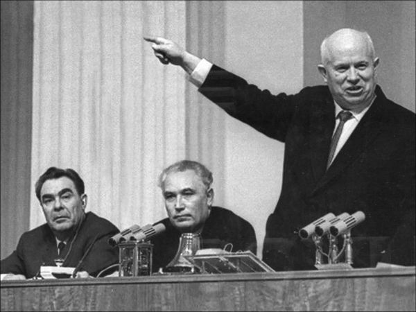 Иллюстрация к книге — За фасадом сталинской конституции. Советский парламент от Калинина до Громыко [i_028.jpg]