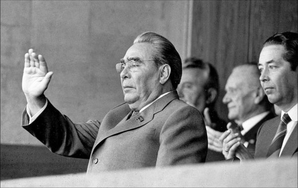 Иллюстрация к книге — За фасадом сталинской конституции. Советский парламент от Калинина до Громыко [i_029.jpg]